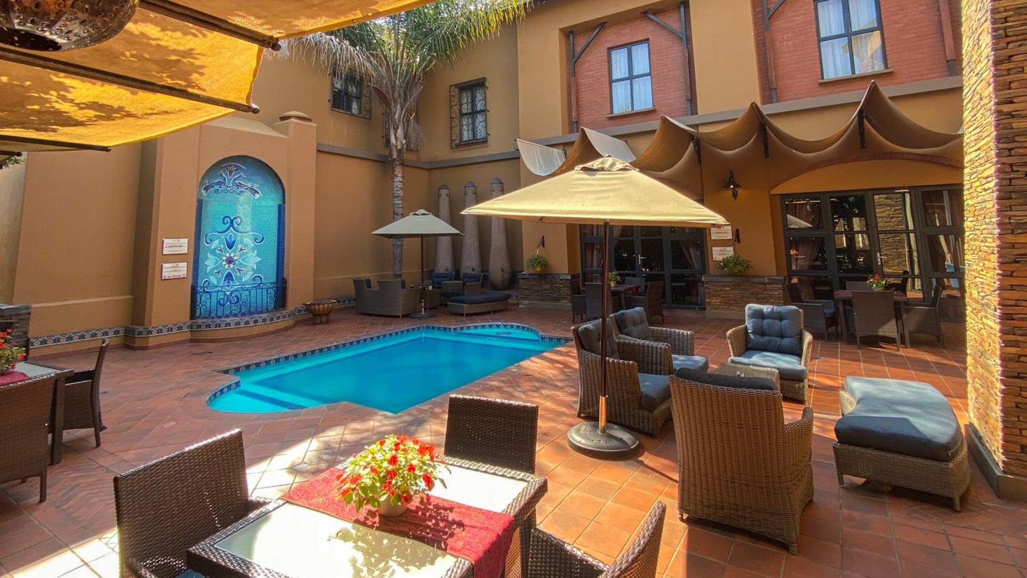 סנטוריון Royal Elephant Hotel & Conference Centre מראה חיצוני תמונה