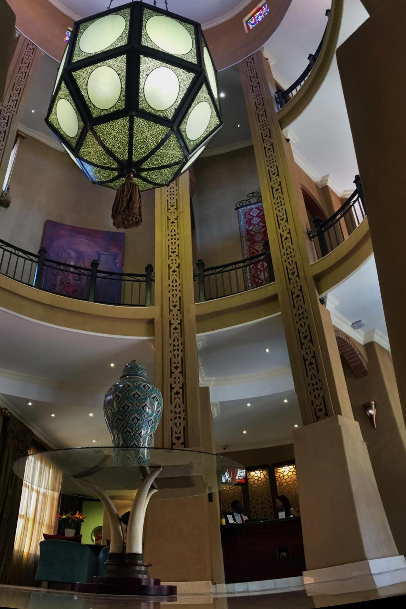 סנטוריון Royal Elephant Hotel & Conference Centre מראה חיצוני תמונה